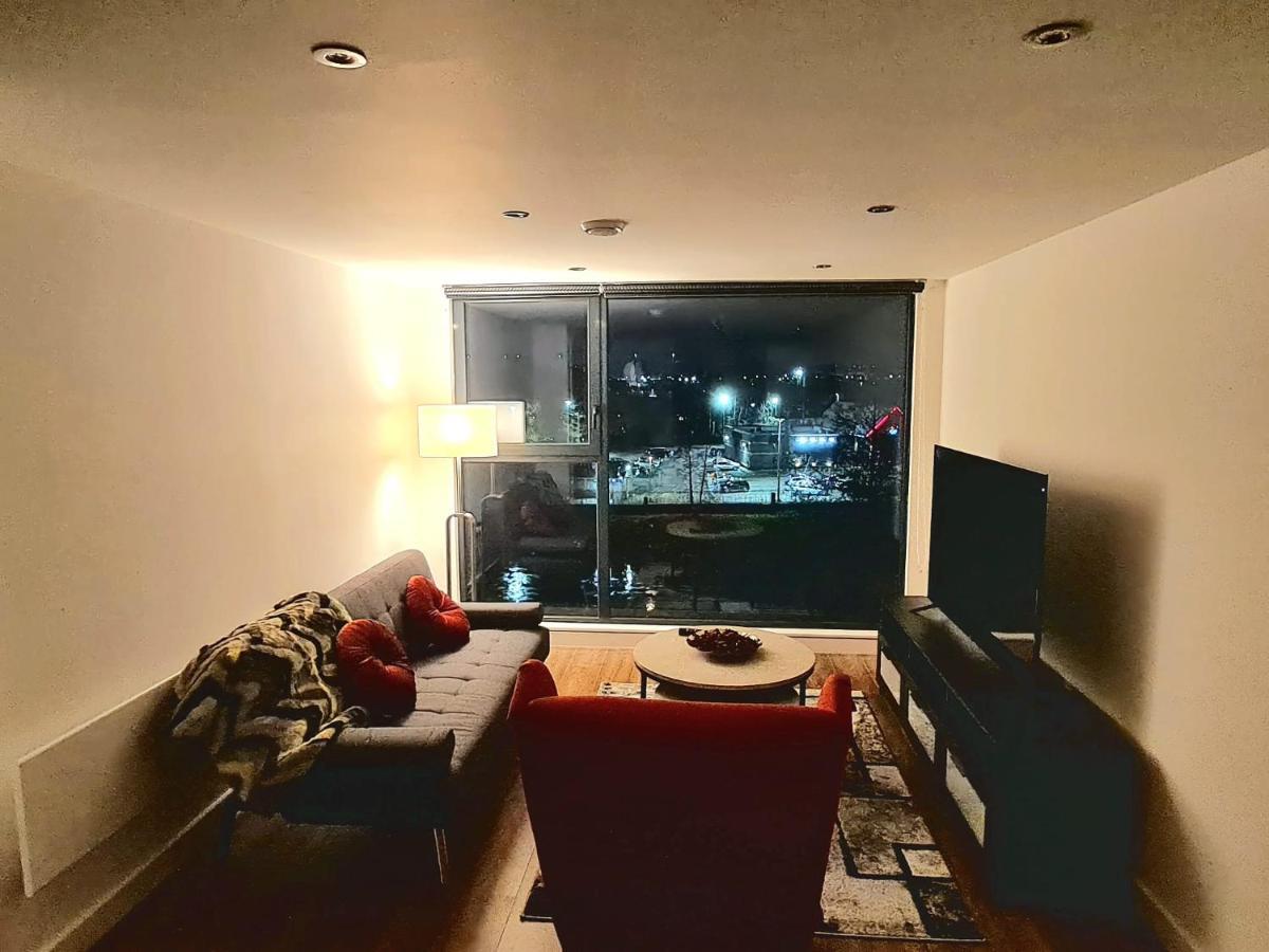 1-Bedroom Aprt In Salford- Freeparking- Sleeps3 Mánchester Exterior foto