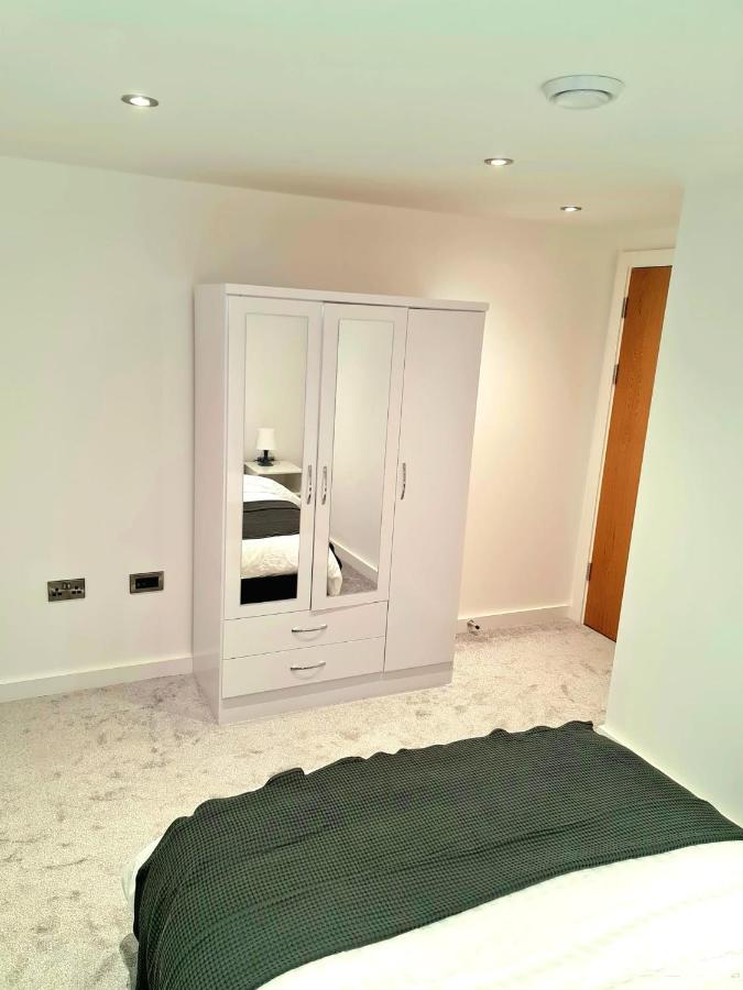 1-Bedroom Aprt In Salford- Freeparking- Sleeps3 Mánchester Exterior foto